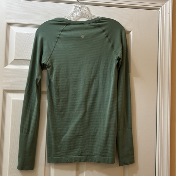Swiftly Tech Long Sleeve Hip Length - Picture 4 of 6